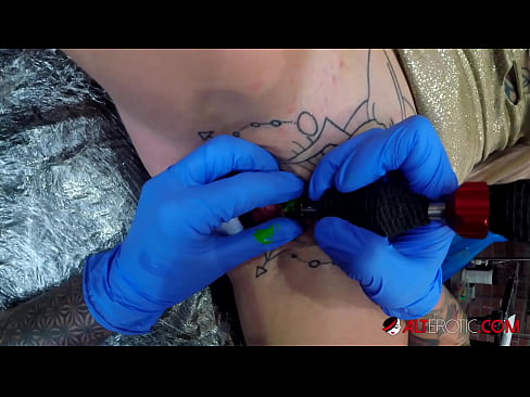 ❤️ Nagpa-tattoo sa kanyang klitoris ang sobrang tattoo na hottie na si Sully Savage Sex sa porn tl.hentai-id-tv.ru ﹏